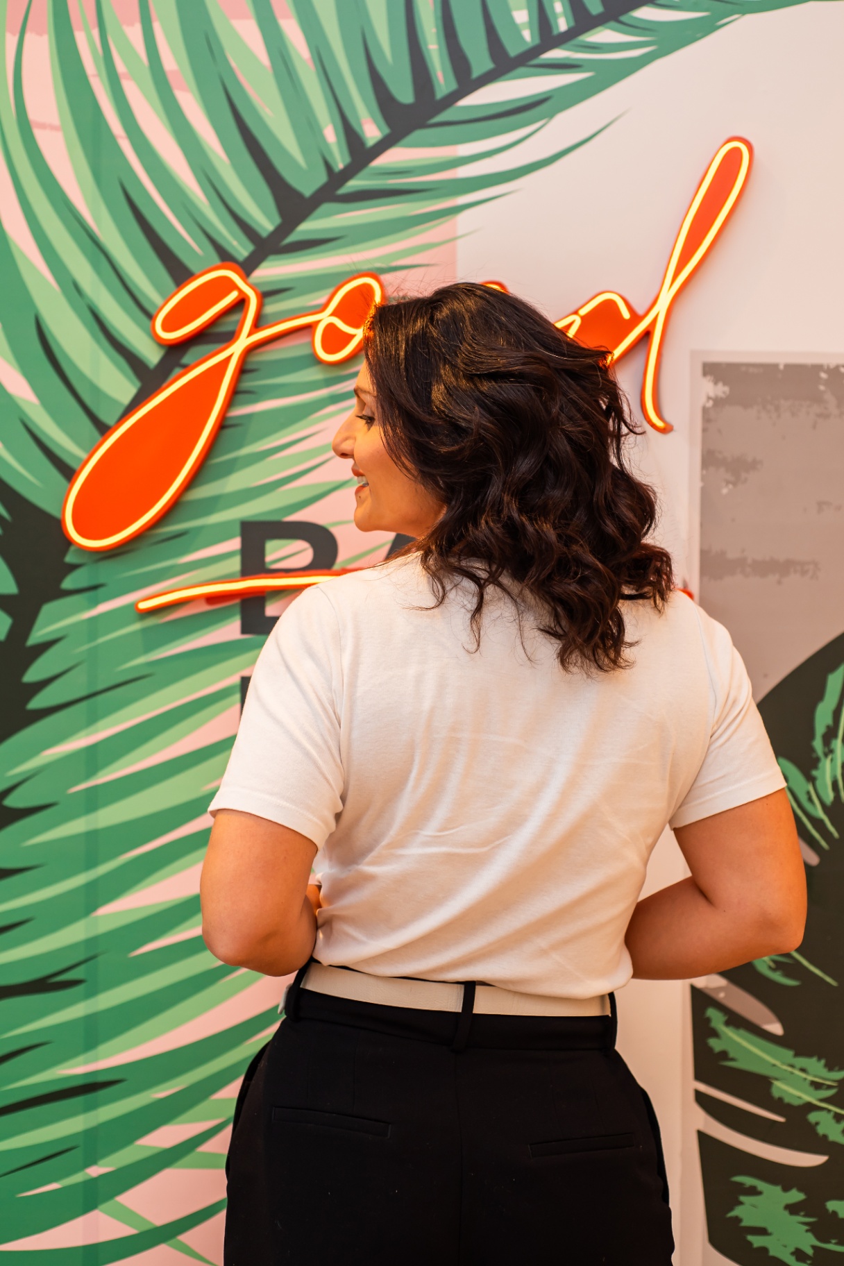Ambiente bLOw — neon good vibes